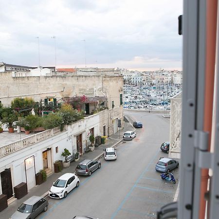Albergo Lucy Trani Bagian luar foto