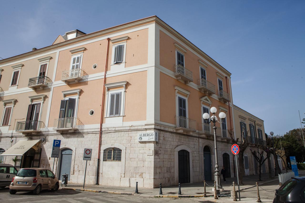 Albergo Lucy Trani Bagian luar foto