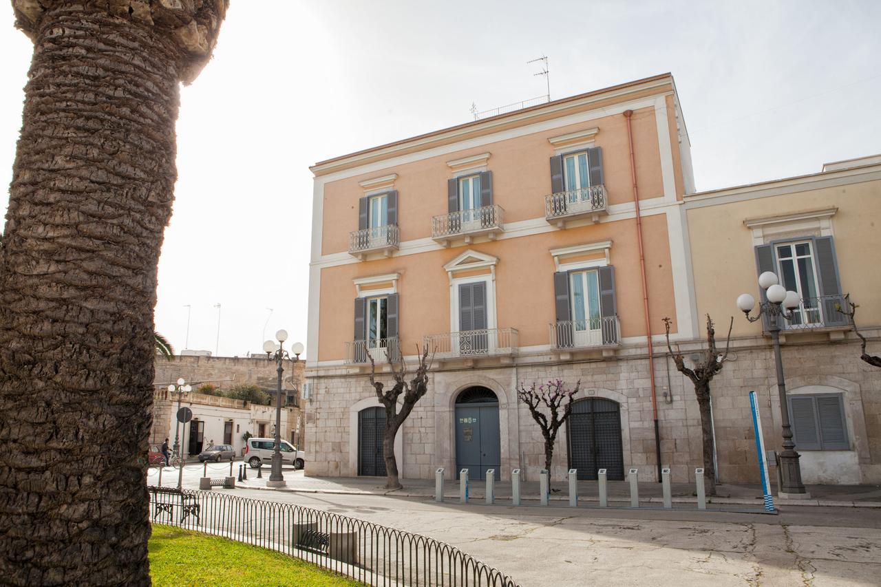 Albergo Lucy Trani Bagian luar foto