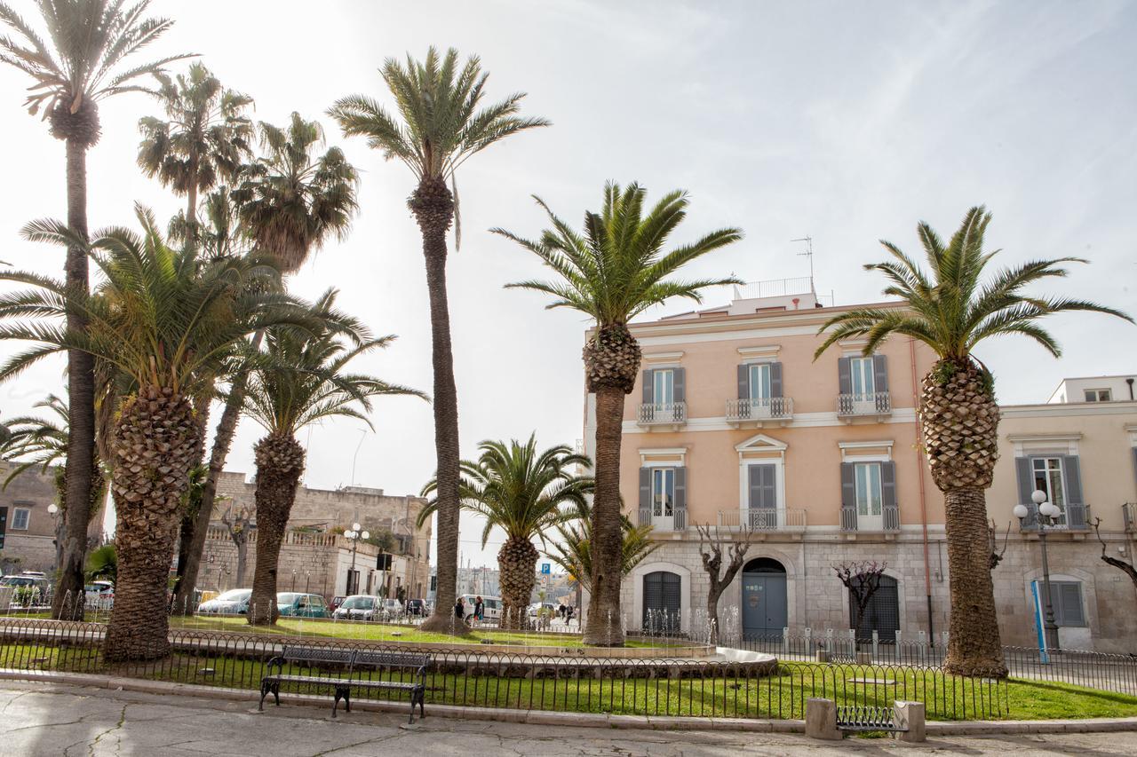 Albergo Lucy Trani Bagian luar foto