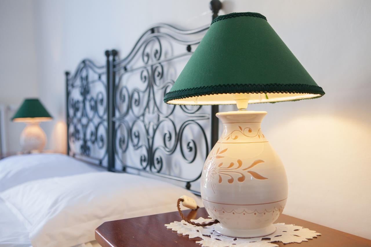 Albergo Lucy Trani Bagian luar foto