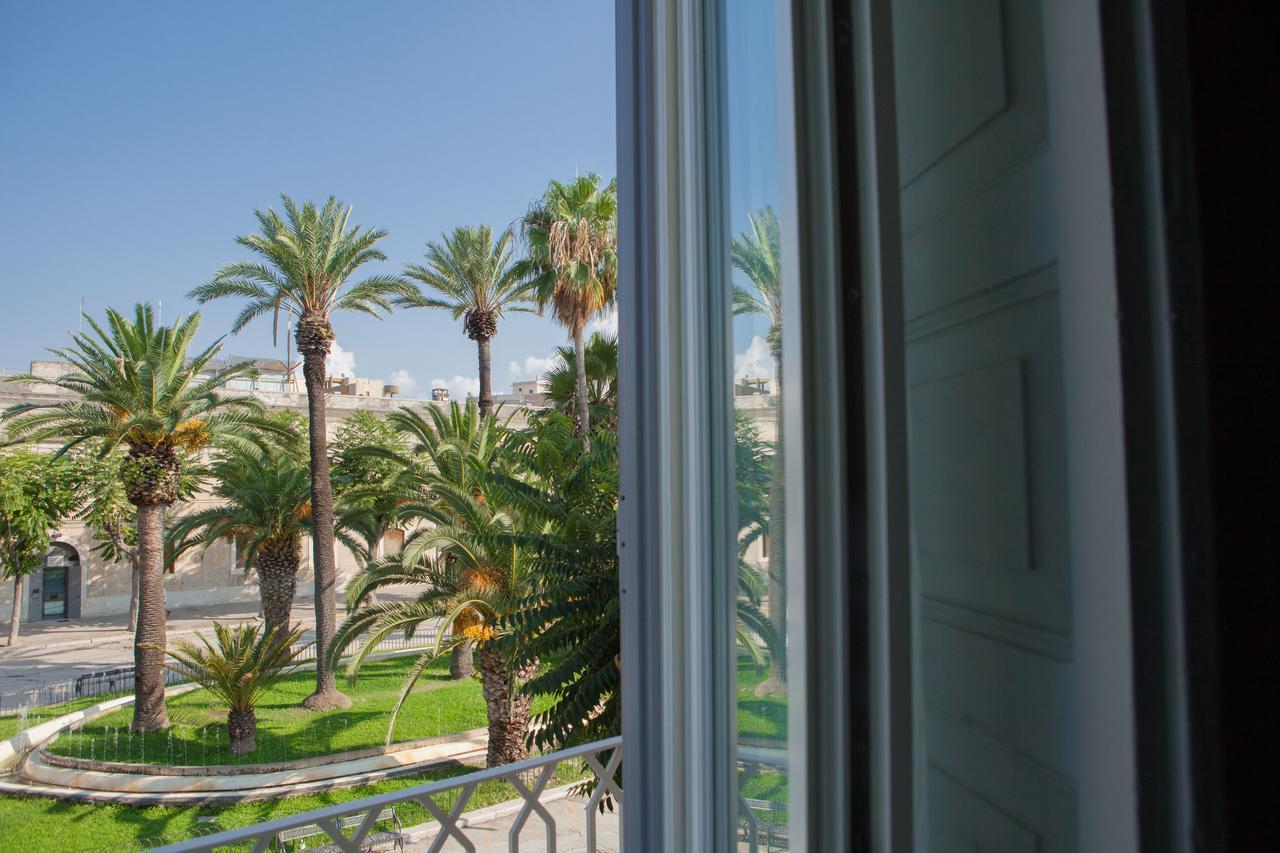 Albergo Lucy Trani Bagian luar foto