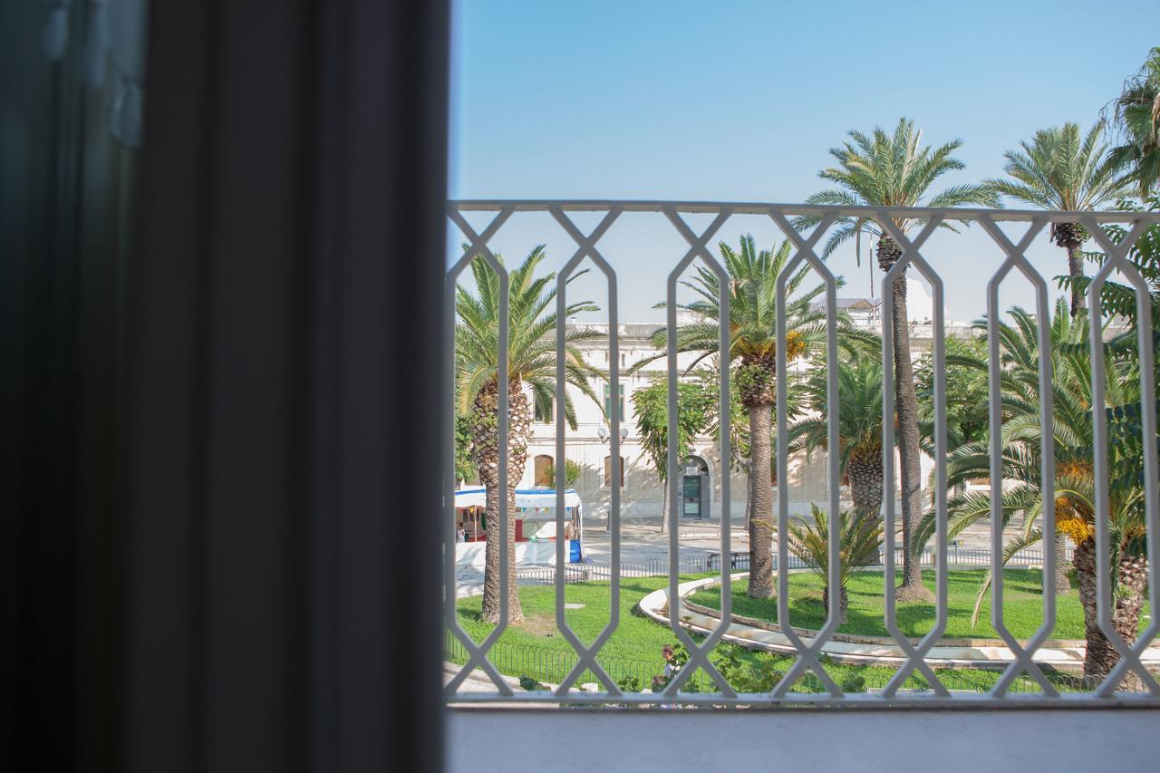 Albergo Lucy Trani Bagian luar foto