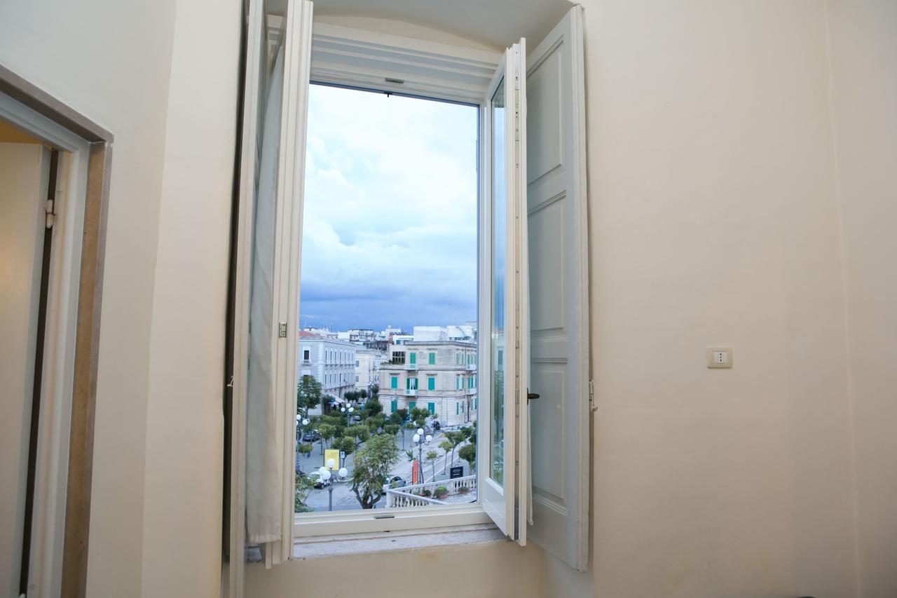 Albergo Lucy Trani Bagian luar foto