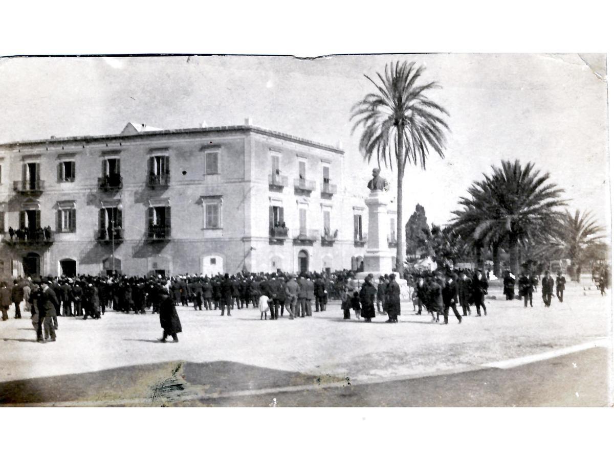 Albergo Lucy Trani Bagian luar foto