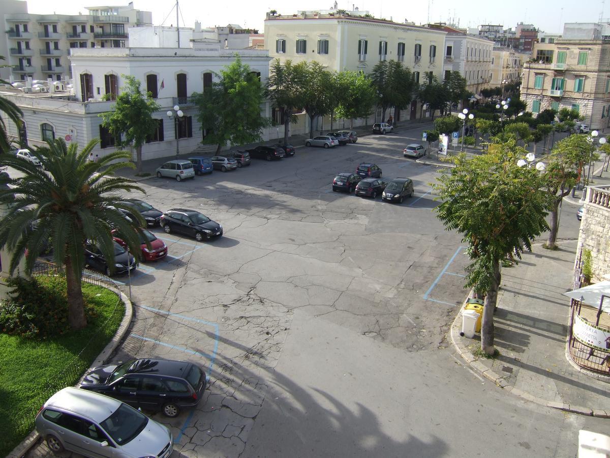 Albergo Lucy Trani Bagian luar foto